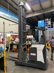 Chariot à mât rétractable UniCarriers UHD-200-DTFVXF-955