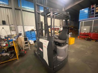 Chariot à mât rétractable UniCarriers UHD-200-DTFVXF-955