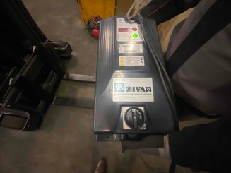 Chariot à mât rétractable UniCarriers UHD-200-DTFVXF-955