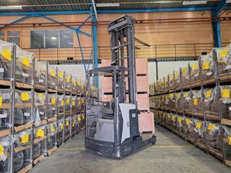 Chariot à mât rétractable UniCarriers UHD-200-DTFVXF-955