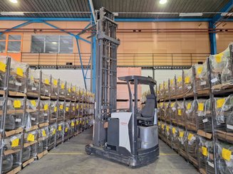 Chariot à mât rétractable UniCarriers UHD-200-DTFVXF-955