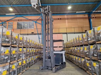 Chariot à mât rétractable UniCarriers UHD-200-DTFVXF-955
