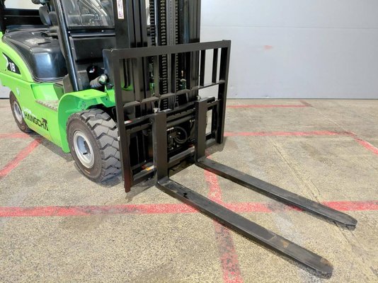 Chariot élévateur frontal 4 roues Hangcha XC18i