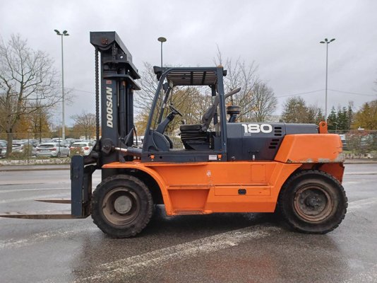 Chariot élévateur frontal 4 roues Doosan D1808-S