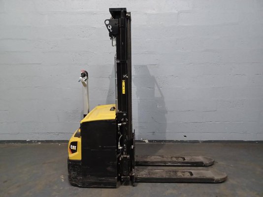 Gerbeur accompagnant Caterpillar NSP16N2
