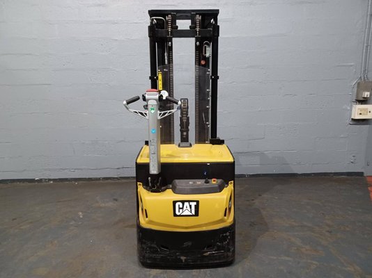Gerbeur accompagnant Caterpillar NSP16N2