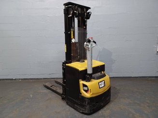 Gerbeur accompagnant Caterpillar NSP16N2