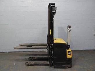Gerbeur accompagnant Caterpillar NSP16N2