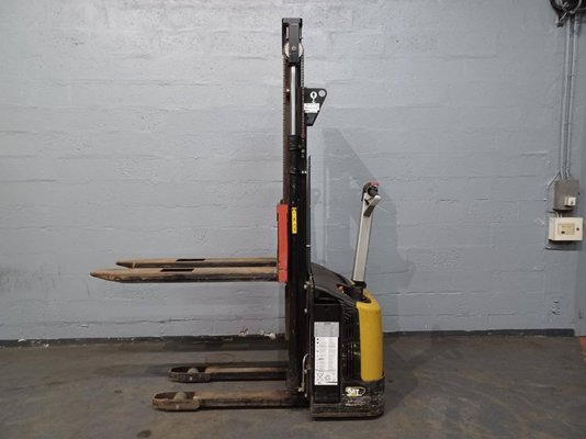 Gerbeur accompagnant Caterpillar NSP12N