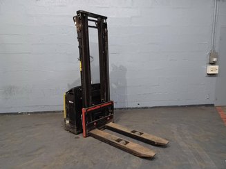 Gerbeur accompagnant Caterpillar NSP12N