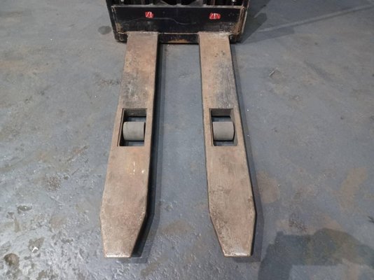 Gerbeur accompagnant Caterpillar NSP12N