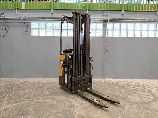 Gerbeur porté debout Caterpillar NSR16N