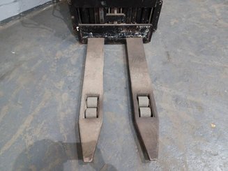 Gerbeur porté debout Caterpillar NSR16N