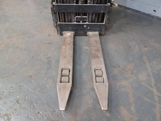 Gerbeur porté debout Caterpillar NSR16N