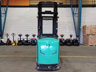 Préparateur de commandes à nacelle élevable Caterpillar NOH10N