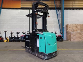 Préparateur de commandes à nacelle élevable Caterpillar NOH10N