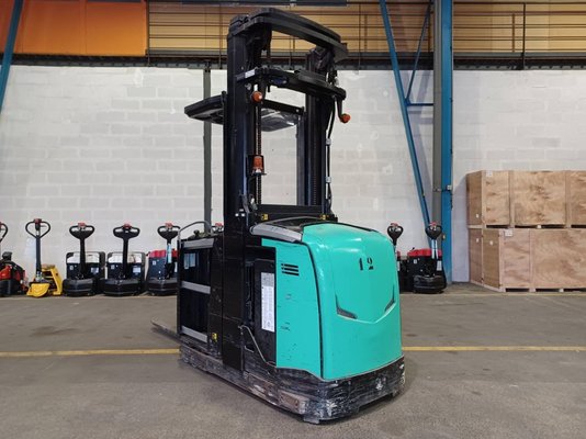 Préparateur de commandes à nacelle élevable Caterpillar NOH10N