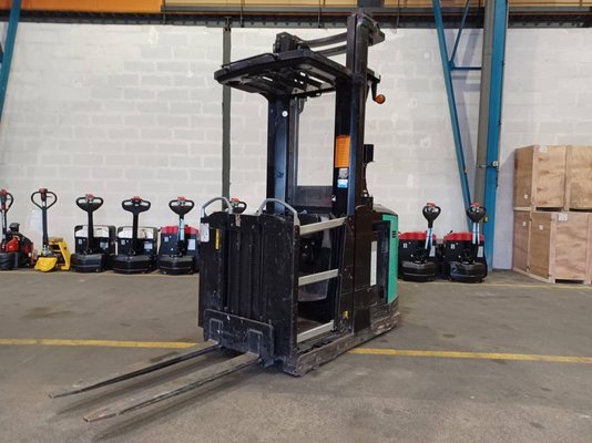 Préparateur de commandes à nacelle élevable Caterpillar NOH10N