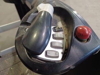 Préparateur de commandes à nacelle élevable Caterpillar NOH10N