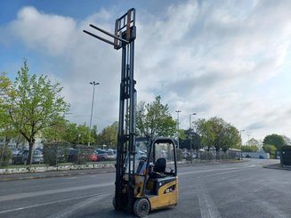 Chariot élévateur frontal 3 roues Caterpillar EP16NT