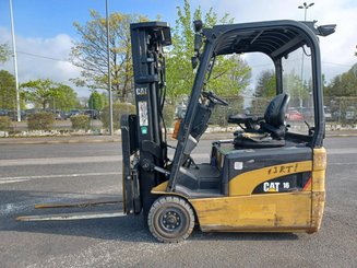Chariot élévateur frontal 3 roues Caterpillar EP16NT