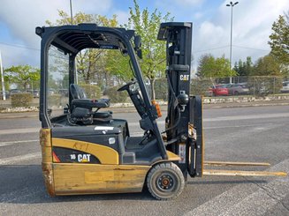 Chariot élévateur frontal 3 roues Caterpillar EP16NT
