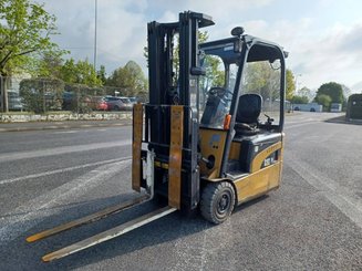 Chariot élévateur frontal 3 roues Caterpillar EP16NT