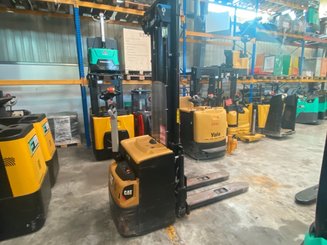 Gerbeur accompagnant Caterpillar NSP16N2