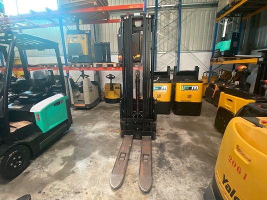 Gerbeur accompagnant Caterpillar NSP16N2