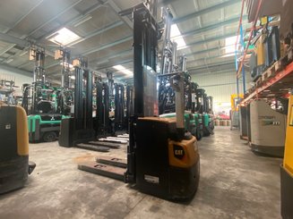 Gerbeur accompagnant Caterpillar NSP16N2