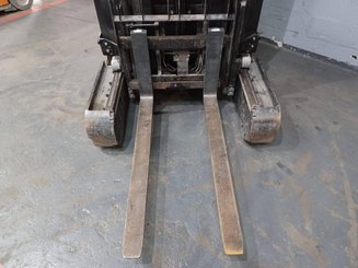 Chariot à mât rétractable Caterpillar NR16N2