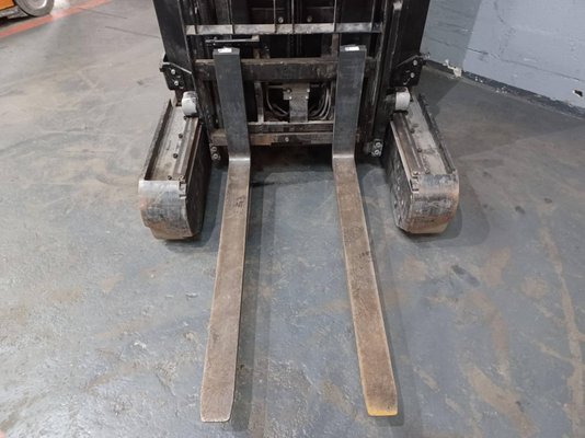 Chariot à mât rétractable Caterpillar NR16N2