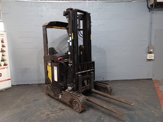 Chariot à mât rétractable Caterpillar NR16N2