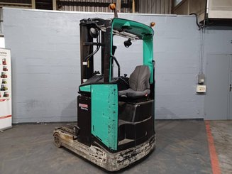 Chariot à mât rétractable Caterpillar NR16N