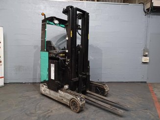 Chariot à mât rétractable Caterpillar NR16N
