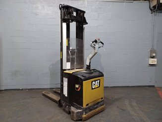 Gerbeur accompagnant Caterpillar NSV16Ni