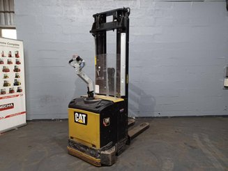 Gerbeur accompagnant Caterpillar NSV16Ni