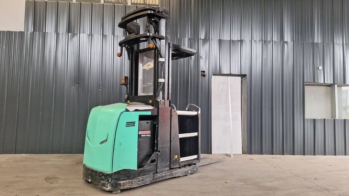 Préparateur de commandes à nacelle élevable Caterpillar NOH10N