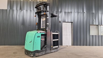 Préparateur de commandes à nacelle élevable Caterpillar NOH10N