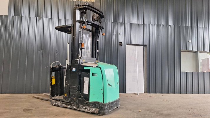 Préparateur de commandes à nacelle élevable Caterpillar NOH10N