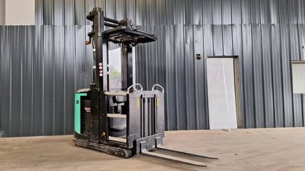 Préparateur de commandes à nacelle élevable Caterpillar NOH10N
