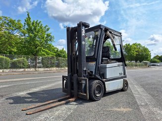 Chariot élévateur frontal 4 roues Yale ERP30