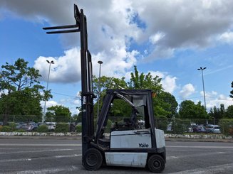 Chariot élévateur frontal 4 roues Yale ERP30