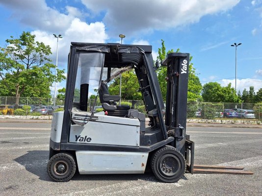 Chariot élévateur frontal 4 roues Yale ERP30