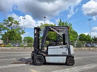 Chariot élévateur frontal 4 roues Yale ERP30