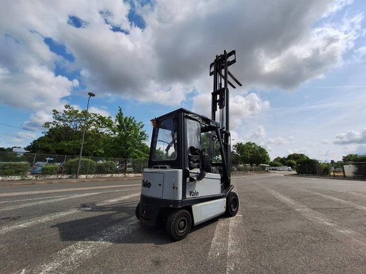 Chariot élévateur frontal 4 roues Yale ERP30