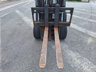 Chariot élévateur frontal 4 roues Yale ERP30