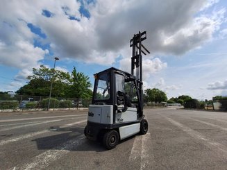 Chariot élévateur frontal 4 roues Yale ERP30