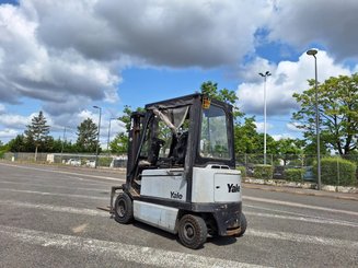 Chariot élévateur frontal 4 roues Yale ERP30