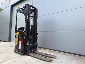 Gerbeur porté debout Caterpillar NSR20N
